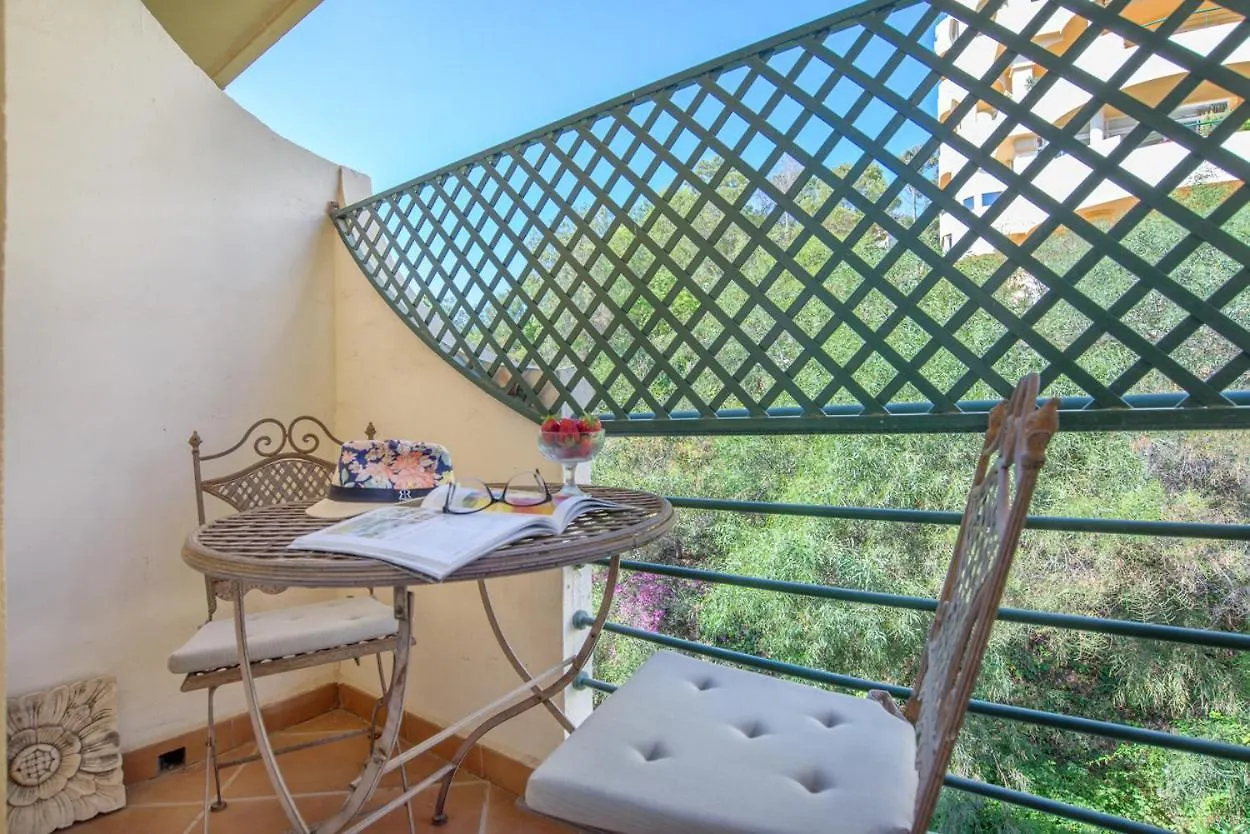 Senorio De Aloha Penthouse Apartment Marbella